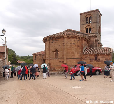 Después de la comida, visitamos la casi perfecta iglesia de Jaramillo de la Fuente