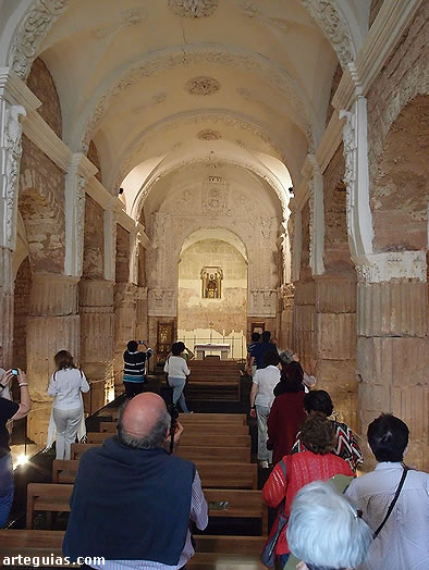 En el interior de la Basílica de Santa María de los Arcos de Tricio