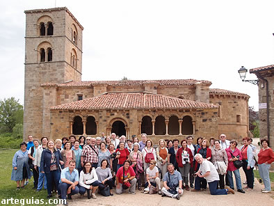 Otra vez posando ante preciosa iglesia