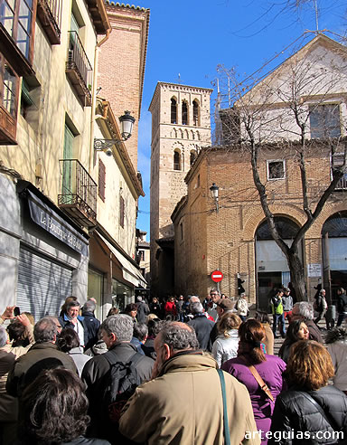 Explicaciones sobre las caracter&iacute;sticas de la torre de Santo Tom&eacute;