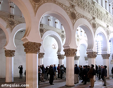 Explicaciones en la Sinagoga de Santa Mar&iacute;a la Blanca