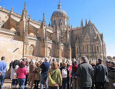 Terraza superior desde la que se divisan las naves y torres de las dos catedrales