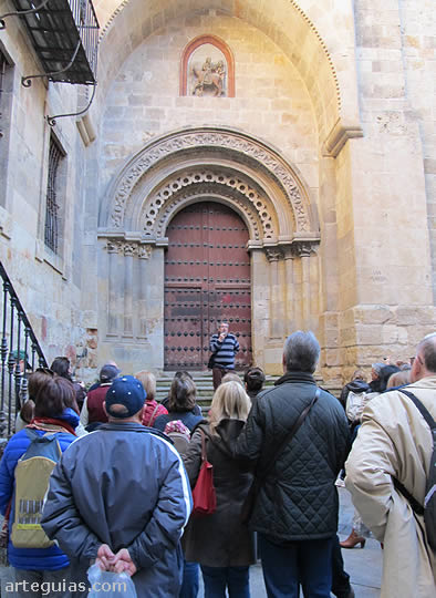 Ante la puerta norte de San Martín