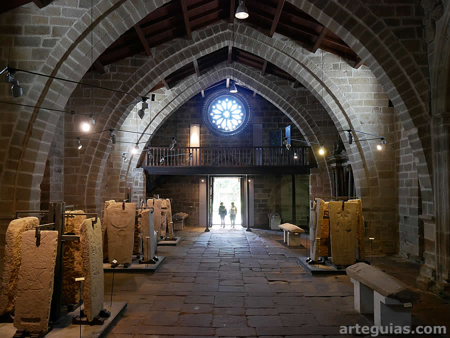 Interior d ela iglesia Santa María a Nova de Noia