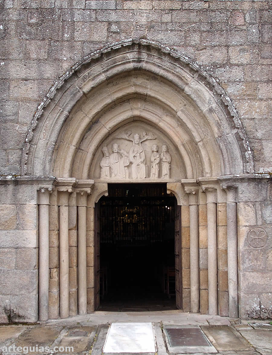Puerta de la colegiata de Santa María de Iria Flavia