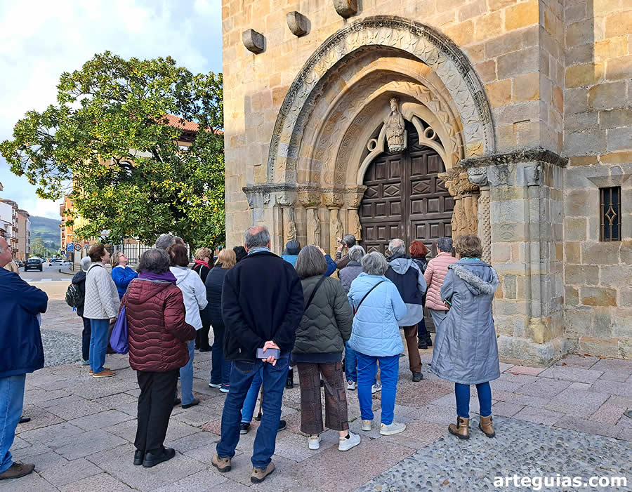 Desgrananado la iconografía de la puerta principal de Santa María de la Oliva de Villaviciosa