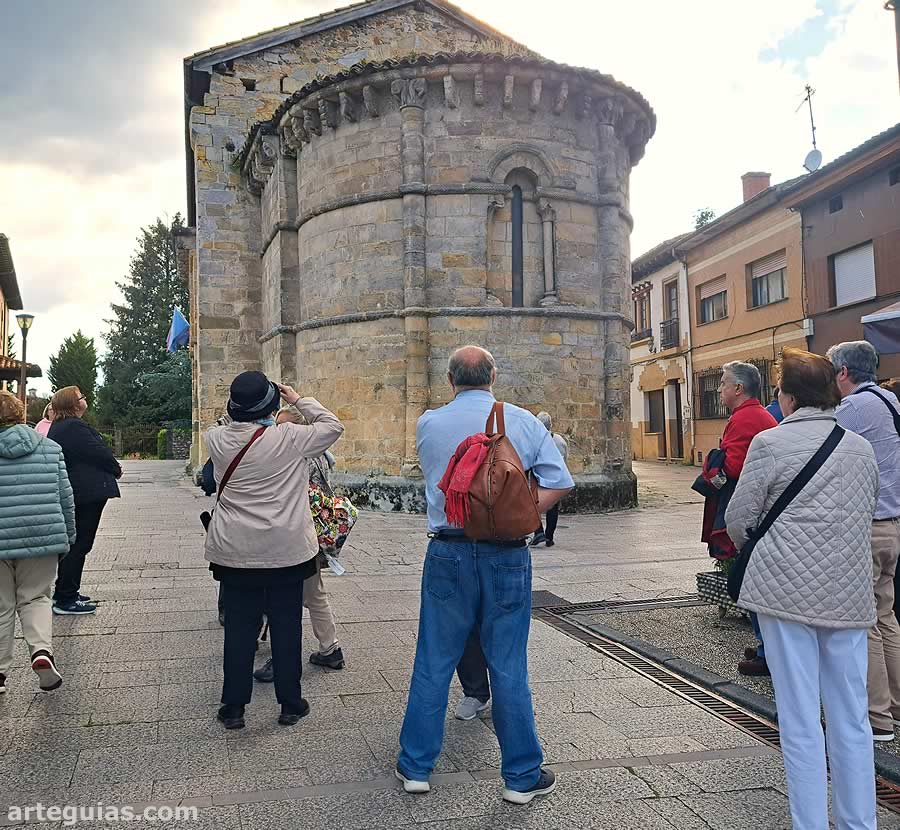 Visita a la iglesia románica del Monasterio de Santa María de Villamayor