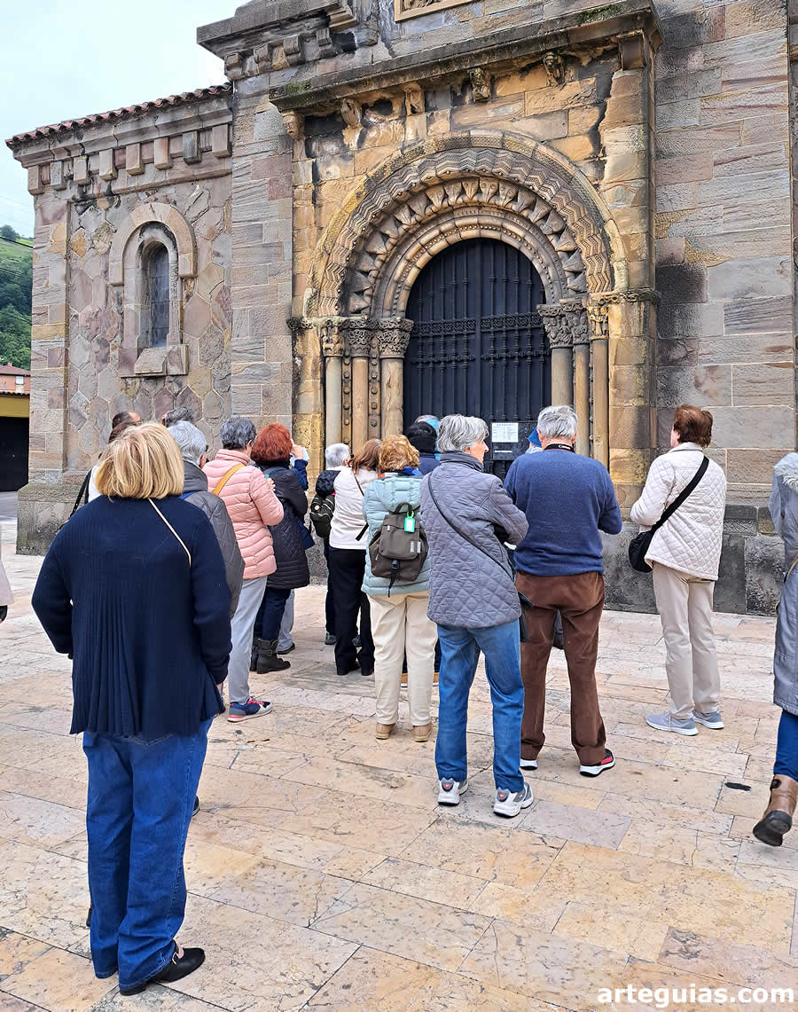 Mañana del domingo: iglesia de San Esteban de Ciaño