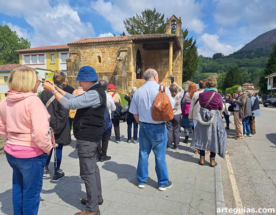 Llegada a Cangas de Onís: iglesia de Santa Cruz