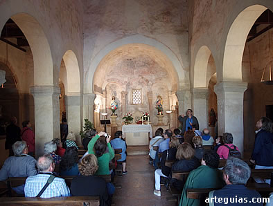 En el interior de San Salvador de Priesca