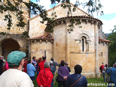 Sábado por la mañana: primera visita para la preciosa iglesia del antiguo monasterio de San Pedro de Villanueva