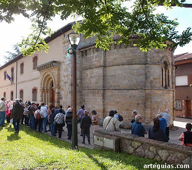 De retorno al hotel, pasamos por la iglesia del antiguo monasterio de Santa María de Villamayor