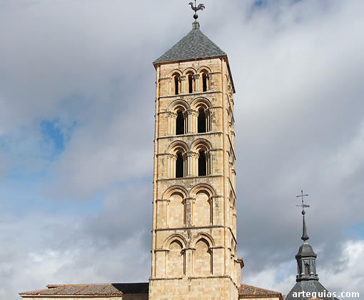 La preciosa torre campanario de San Esteban