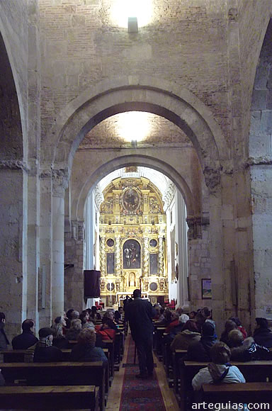 En el interior de la iglesia de San Mart&iacute;n