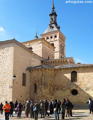Junto a la iglesia de San Mart&iacute;n
