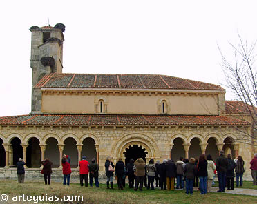 Ante la iglesia de la Asunción de Duratón