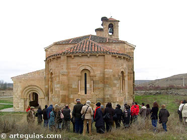 El viaje guiado al románico de Tierras de Sepúlveda tuvo en la iglesia de Duratón uno de sus momentos de máxima expectación