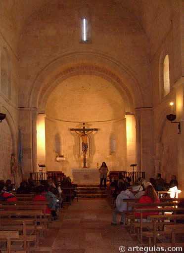 Margarita, la guía de Sepúlveda . nos contó la historia de los fueros de Sepúlveda en el marco incomparable de la iglesia del Salvador