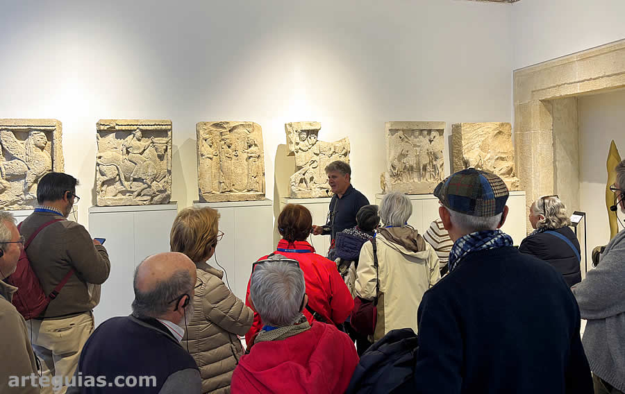 Por la tarde: detenida y minuciosa visita al Museo Antonio Salinas y su colección de arte griego y romano.