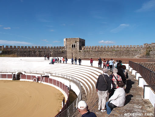 En el castillo de Fregenal de la Sierra ocupada por la Plaza de Toros
