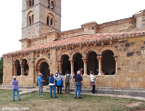 Domingo por la tarde: visita a la preciosa iglesia de Jaramillo de la Fuente