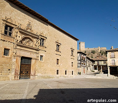 Mañana soleada en la plaza de Peñaranda de Duero