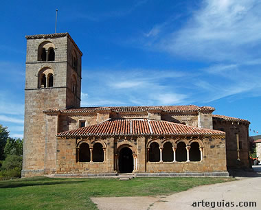 Uno de los momentos intensos del viaje fue cuando nos plantamos ante la preciosa iglesia de Jaramillo de la Fuente