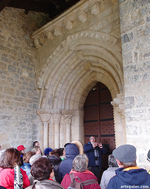 Iglesia de Añézcar con su interesante y exótica escultura