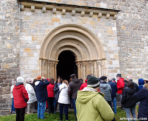 Portada de la Ermita de Santiago de Itxasperri