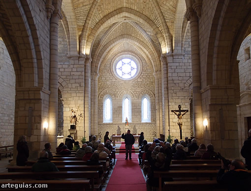 Mañana del sábado: interior de la iglesia del Monasterio de Iranzu