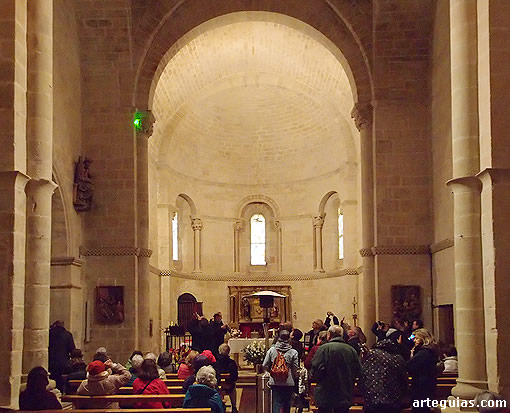 En el inerior de la iglesia del antiguo Monasterio de San Jorge de Azuelo