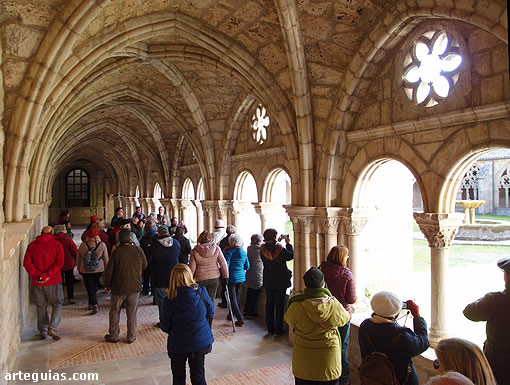 Paseo por el claustro y las dependencias claustrales