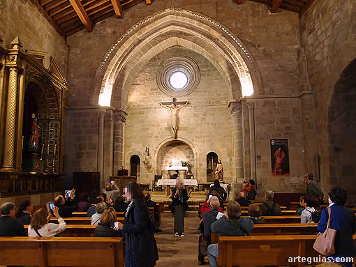 Explicaciones en la iglesia románica de San Vicente