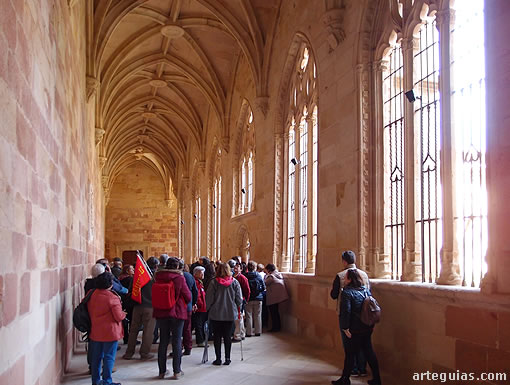 Momento en que estamos visitando el claustro gótico