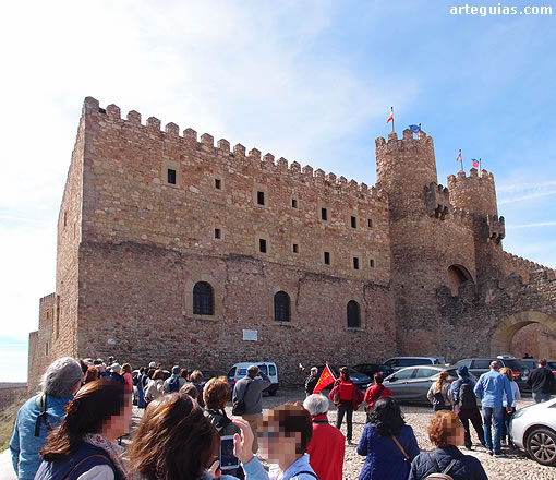 En nuestro recorrido por Sigüenza alcanzamos el cerro del castillo