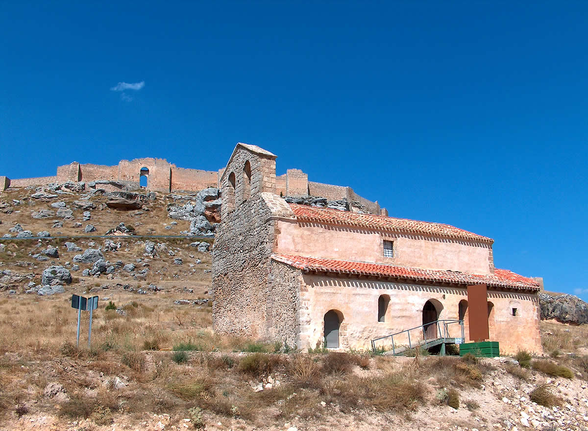 Ermita de San Miguel y Alcazaba de Gormaz