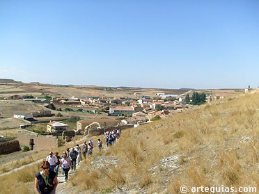 Subida al imponente castillo de Berlanga de Duero