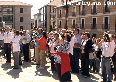 Nuestro grupo rindió homenaje a la fachada de Santo Domingo con cientos de fotografías