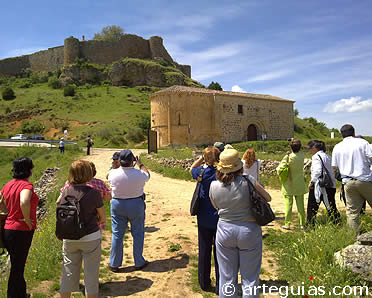 Ermita de La Soledad y muralla de Calatañazor