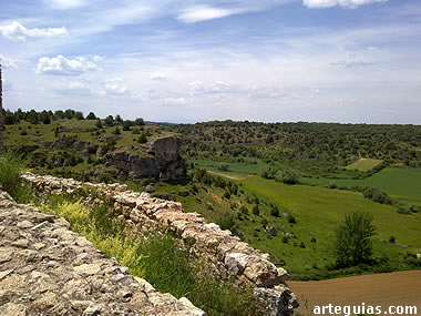 Desde el castillo de Calatañazor avistamos un paisaje primaveral soberbio