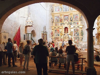 En el interior de la iglesia de Santa María de Calatañazor