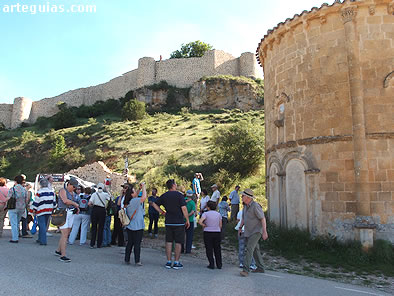 Llegada a la villa medieval de Calatañazor, en concreto a la Ermita románica de la Soledad