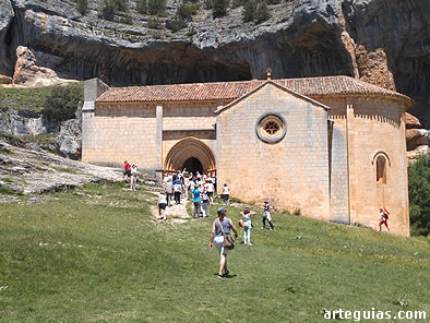 Tras un paseo por el Cañón del Río Lobos llegamos a la famosa ermita de San Bartolomé