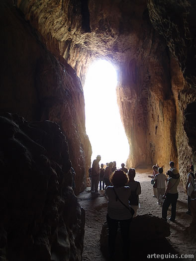 En la cueva tras la ermita
