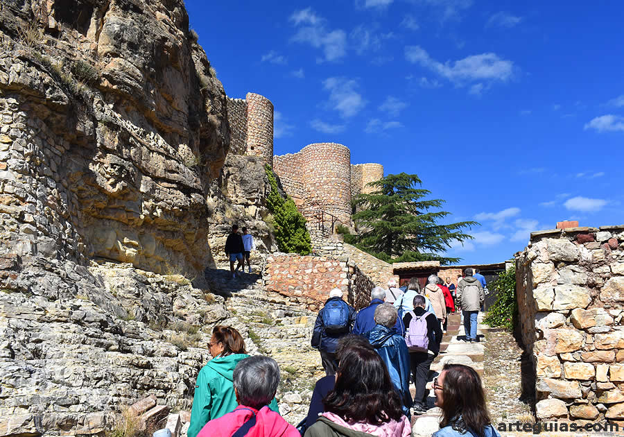 Camino de subida al castillo