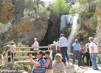 Cascada conocida como Batida del Molino Viejo de Calomarde