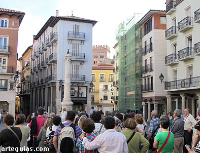 En el corazón de la ciudad: la Plaza del Torico