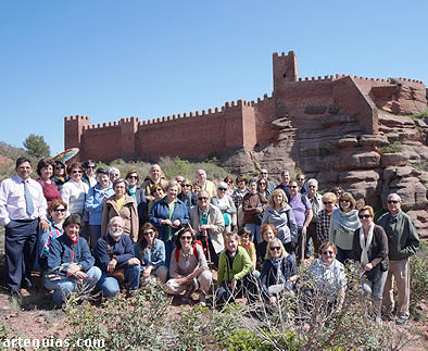 Nada más llegar al castillo de Peracense, sucumbimos a su belleza y nos hicimos esta foto de grupo