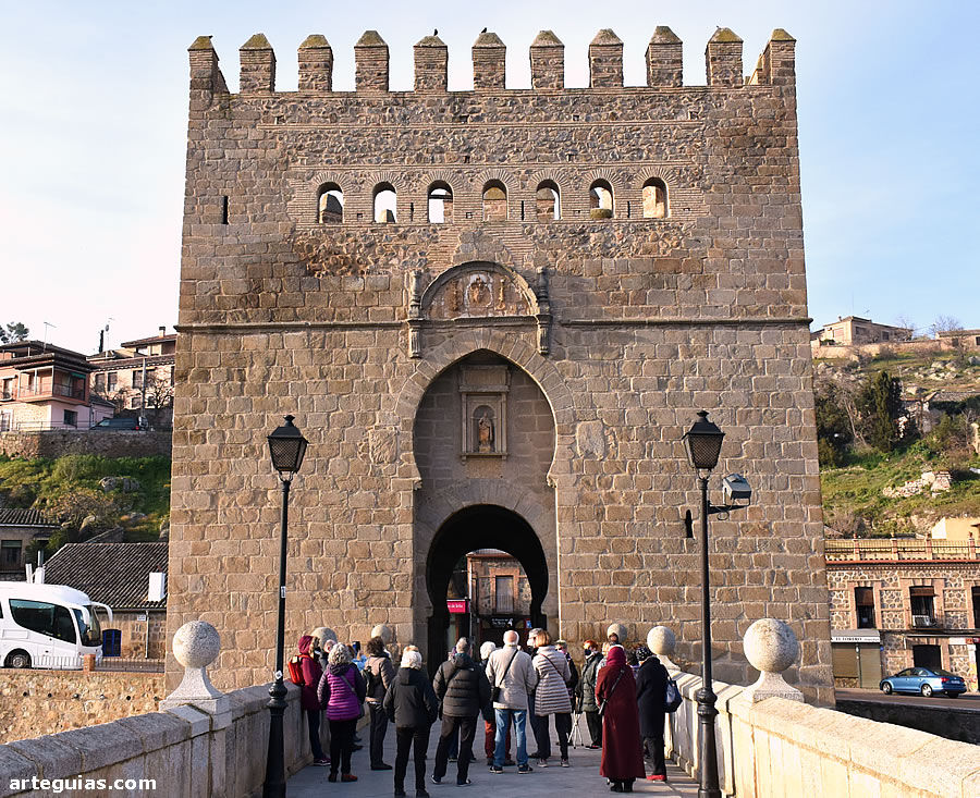 Entramos a la ciudad de Toledo por el puente de San Martín
