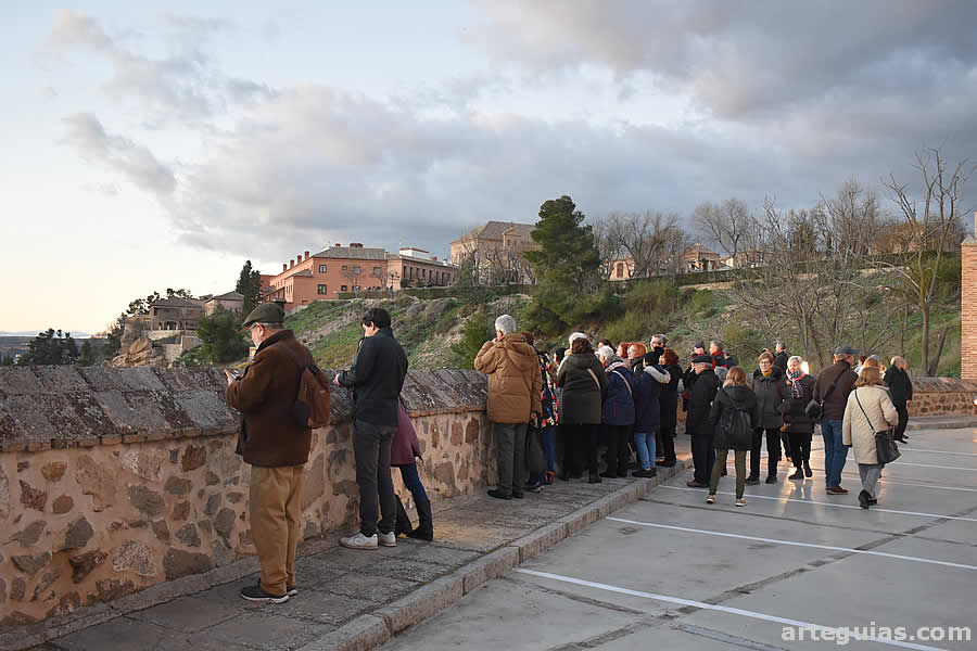En uno de los muchos miradores que la ciudad de Toledo ofrece a sus visitantes